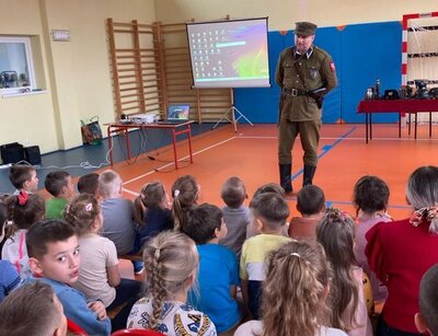 zdjęcie do
														 artykułu: ŻYWA LEKCJA HISTORII DROGA DO WOLNOŚCI (24.11.2023)