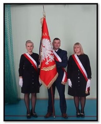 zdjęcie do
														 artykułu: UROCZYSTOŚCI PRZEKAZANIA SZTANDARU ZESPOŁOWI SZKOLNO-PRZEDSZKOLNEMU W SKOROSZYCACH (13.10.2023)