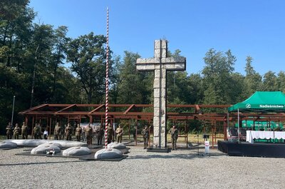 zdjęcie do
														 artykułu: UROCZYSTOŚCI W STARYM GRODKOWIE - 78. ROCZNICA MORDU ŻOŁNIERZY „BARTKA”