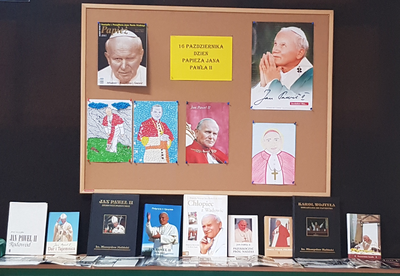 zdjęcie do
														 artykułu: DZIEŃ PAPIESKI W NASZEJ SZKOLE (16.10.2020 r.)